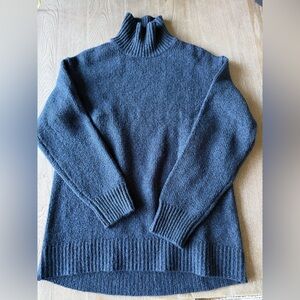 Uniqlo Women's Navy w/ Black Wool Blend Turtleneck Sweater